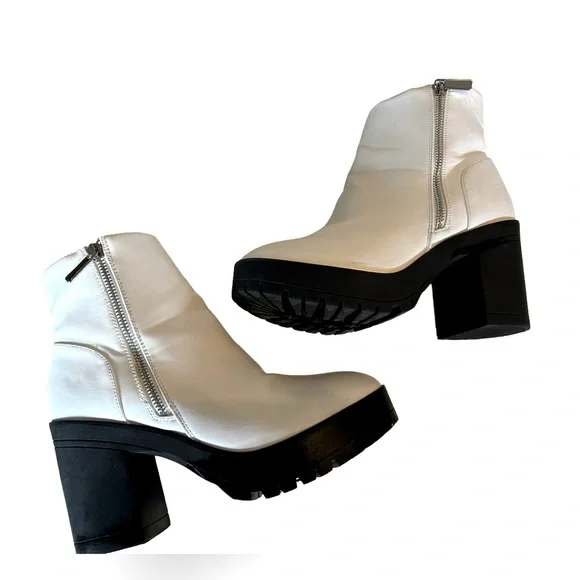 FOREVER 21 White black Platform sole ankle booties side zip up size 8 boots NWOB - Picture 1 of 7